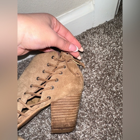 LUCKY BRAND Women's LK-HARTLEE dress Sandal - Picture 14 of 16